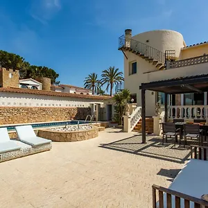 casa-con-piscina-en-la-mejor-zona-de-empuriabrava.catalonia-hotels.com/